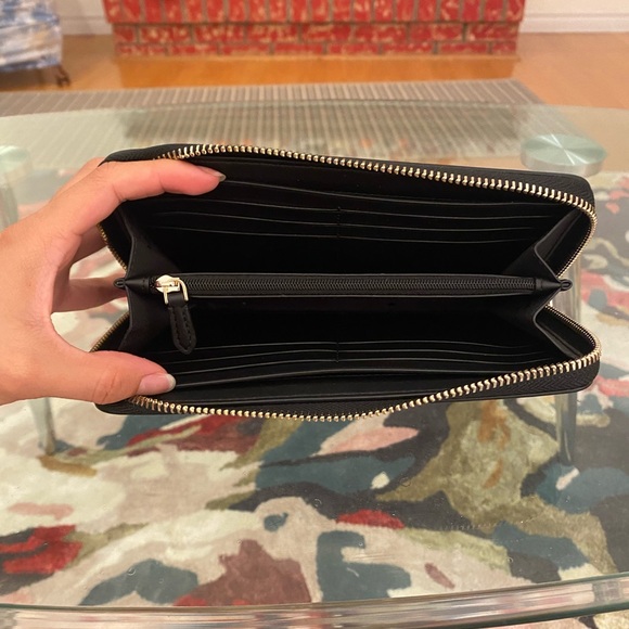 HOST PICK ✨ | Kate Spade | Large Black Leather Wallet - Picture 4 of 6